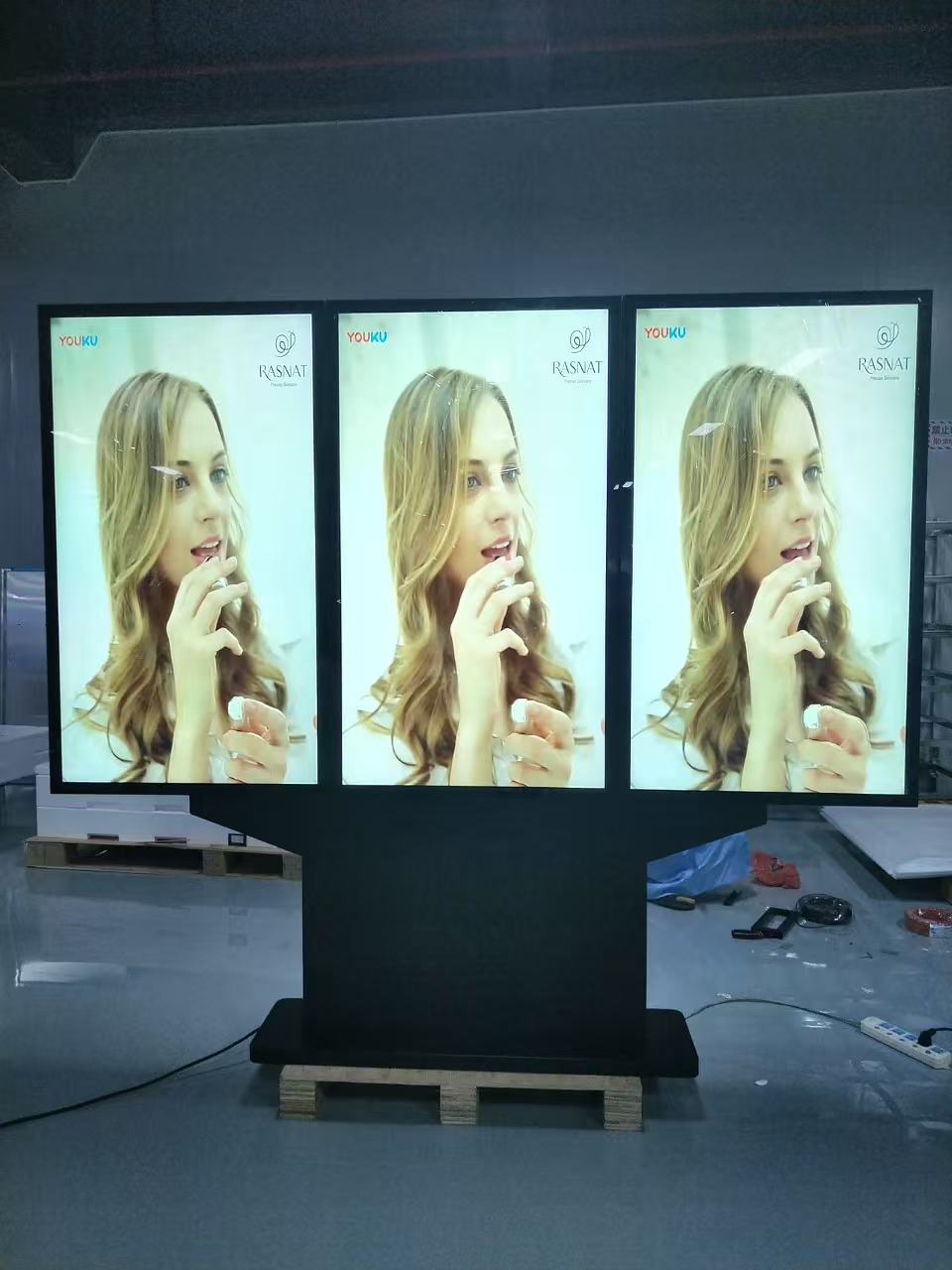4k 49 55 65 75 inci skrin triple luaran pemain iklan komersial pemain IP66 kalis air