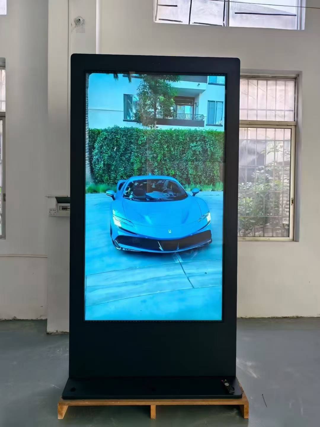 Lantai 86 inci berdiri 2500nits Kiosk 4K Pandangan Digital